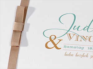 Detailaufnahme des Bändchens – vergrößerte Abbildung Detailaufnahme eines braunen Bändchens