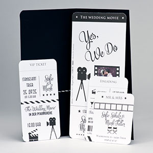 Vergrößerte Abbildung Aufgeklappte Mappe mit aufgestellten Zusatzkärtchen.