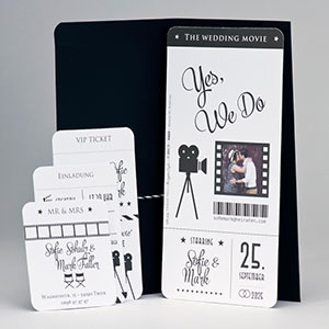 Vergrößerte Abbildung Aufgeklappte Mappe mit aufgestellter großer Karte.