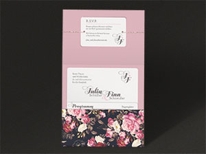 Vergrößerte Abbildung Aufgeklappte Karte mit bedruckten Zusatzkärtchen.