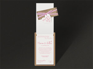 Vergrößerte Abbildung Nach oben aufgeklappte Einladungskarte.