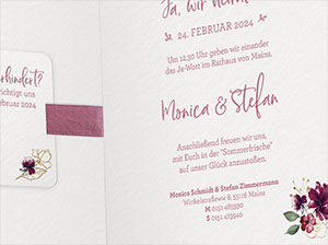 Detail der Karten-Innenseite – vergrößerte Abbildung Detail der Karten-Innenseite. Gedruckte Texte, Satinband und romantische Blumenmuster.