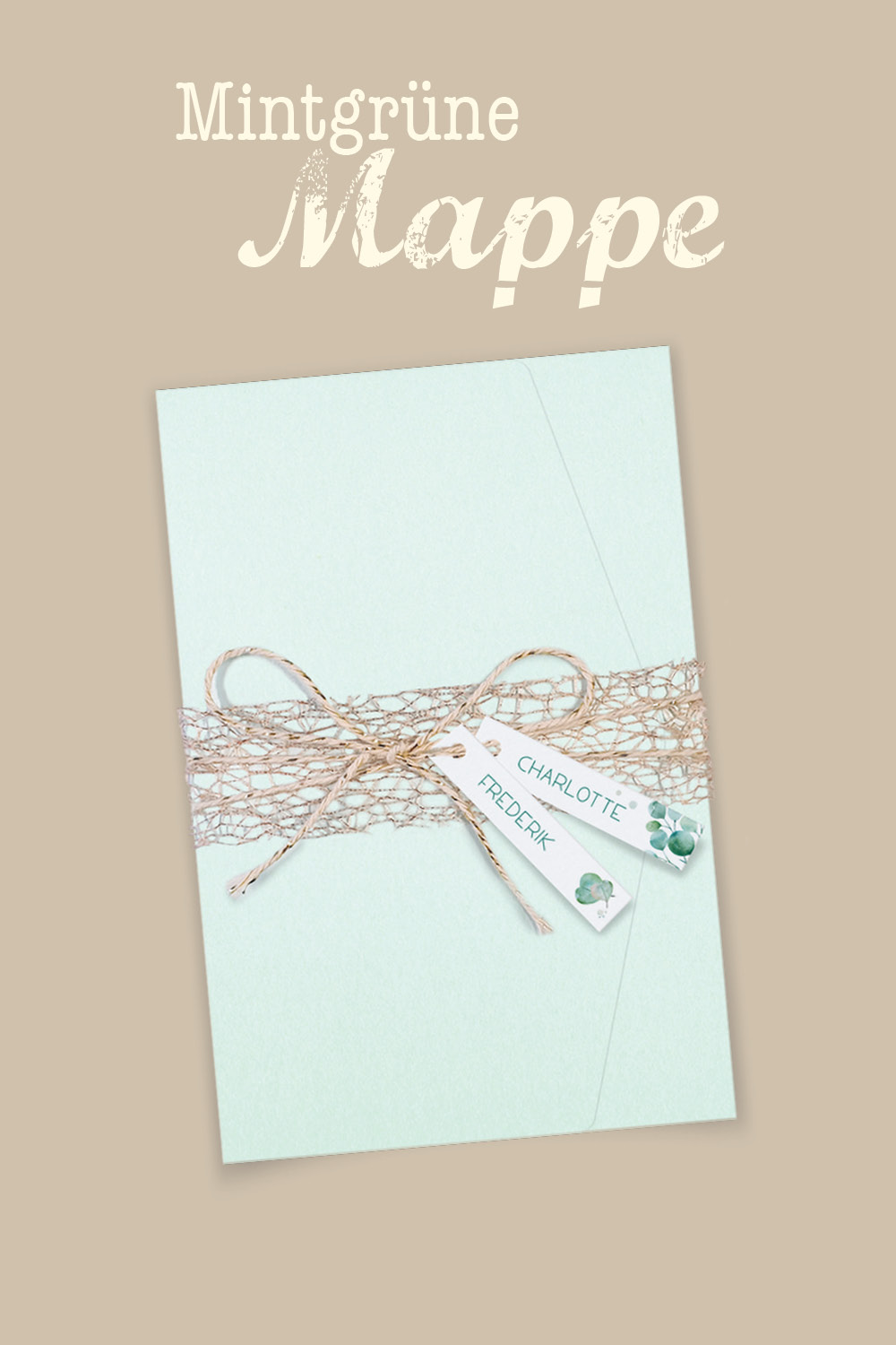 Mintgrüne Hochzeitseinladung mit Spitzenband.